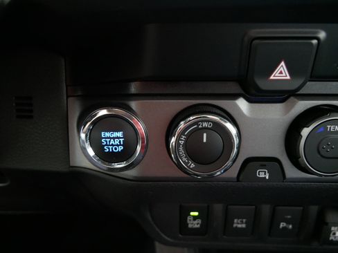 Used 2023 Toyota Tacoma TRD Sport w/ TRD Premium Sport Package AWD/4WD image 32