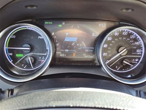 Used 2020 Toyota Camry XLE image 23