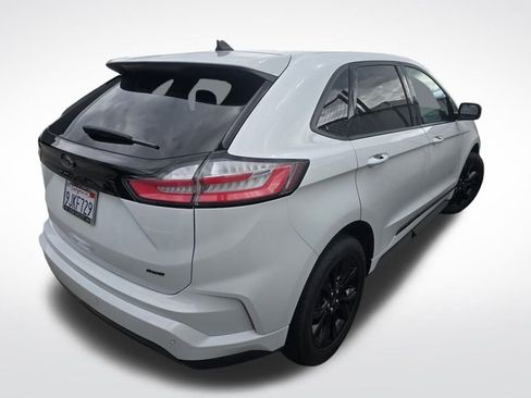 Used 2024 Ford Edge SE w/ Black Appearance Package image 11