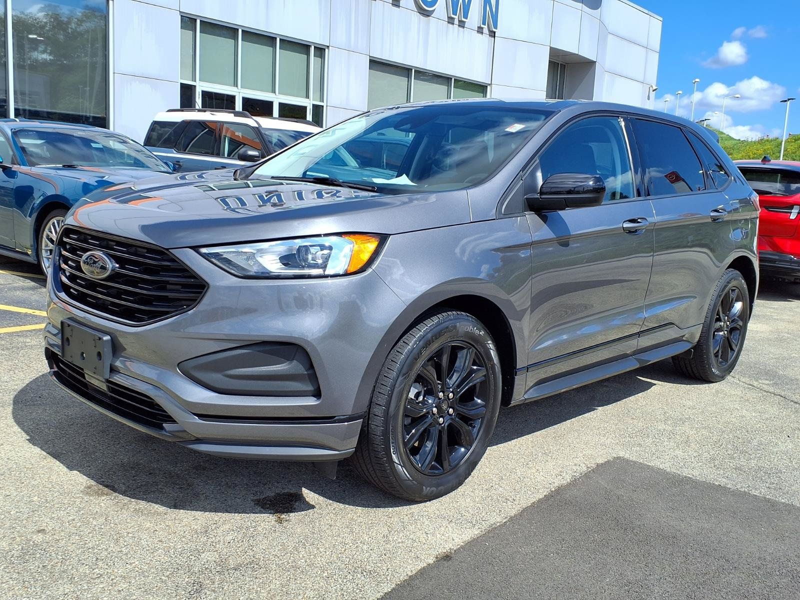 Used 2023 Ford Edge SE w/ Black Appearance Package AWD/4WD image 2