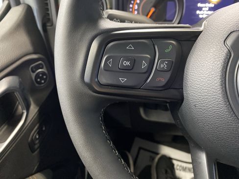 Certified 2025 Jeep Gladiator Mojave image 21