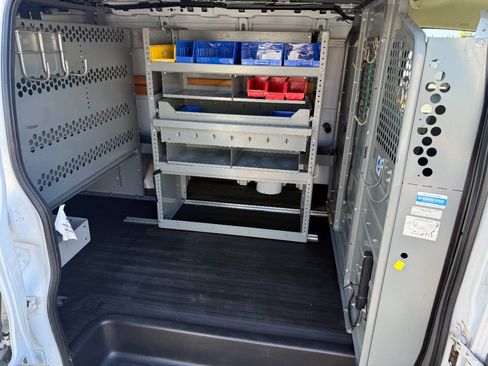 Used 2017 Chevrolet Express 2500 RWD image 19