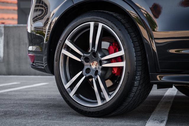 Used 2014 Porsche Cayenne GTS AWD/4WD image 58