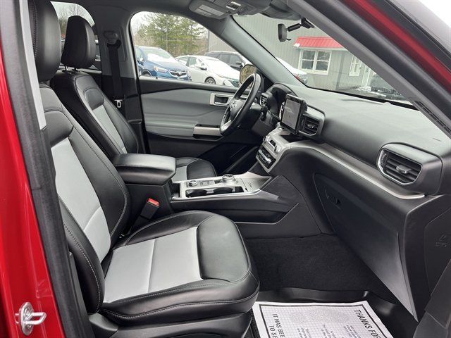 Used 2023 Ford Explorer XLT w/ Equipment Group 202A AWD/4WD image 38
