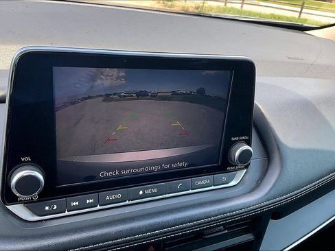 Used 2024 Nissan Rogue S FWD image 18