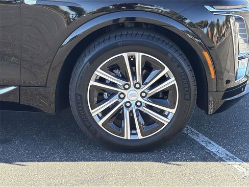 Used 2025 Cadillac Lyriq Luxury image 35