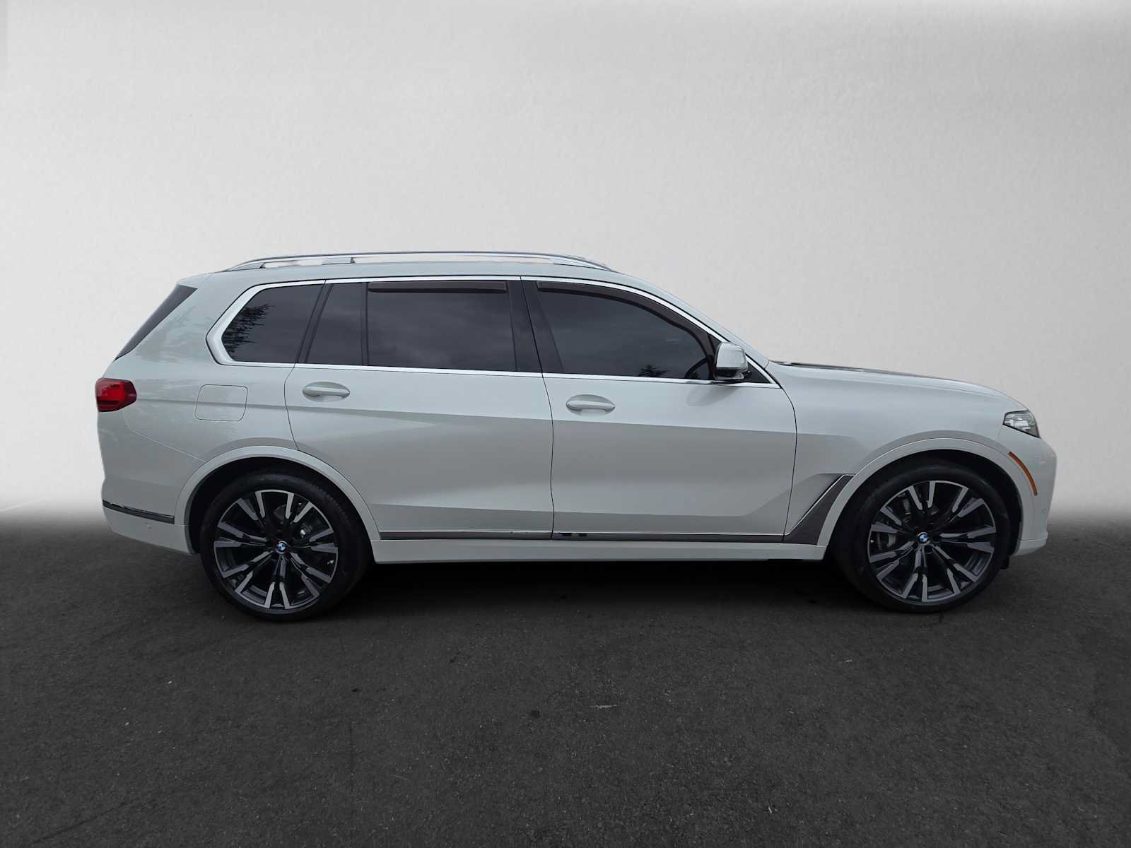 Used 2022 BMW X7 xDrive40i w/ Executive Package AWD/4WD image 2