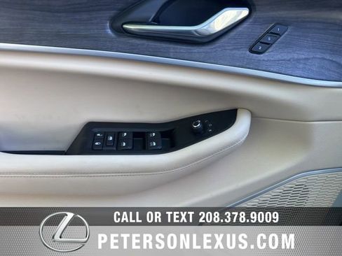 Used 2025 Jeep Grand Cherokee L Limited w/ Black Appearance Package AWD/4WD image 21
