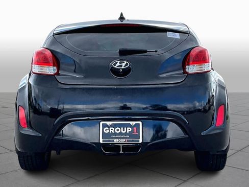 Used 2017 Hyundai Veloster Value Edition image 4