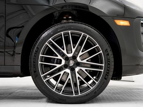 Certified 2026 Porsche Macan AWD/4WD image 29