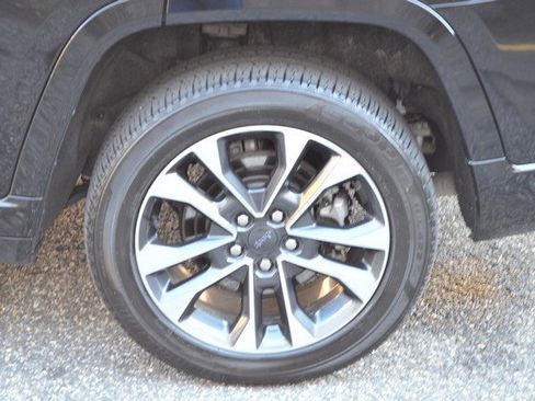 Used 2023 Jeep Grand Cherokee L Overland image 12