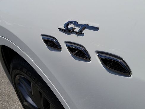 Used 2024 Maserati Levante GT Ultima image 17