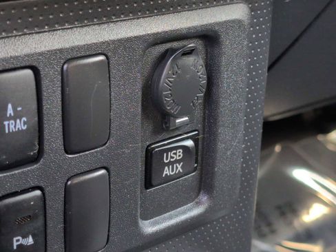 Used 2012 Toyota FJ Cruiser 4WD w/ Upgrade Pkg image 28