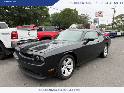 Used 2014 Dodge Challenger R/T RWD image 1