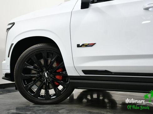 Used 2026 Cadillac Escalade V w/ LPO, ONYX Package image 6
