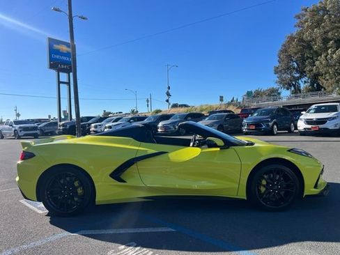 Used 2023 Chevrolet Corvette Stingray Premium Conv w/ Z51 Performance Package RWD image 9