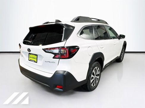 Used 2025 Subaru Outback Premium image 5
