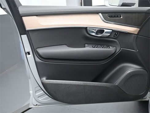 Certified 2025 Volvo XC90 B6 Core w/ Protection Package image 20