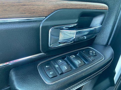 Used 2017 RAM 1500 Laramie image 19