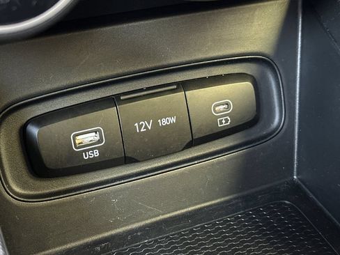 Certified 2026 Hyundai Venue SE FWD image 38