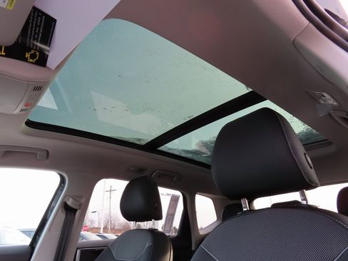 New 2026 Volkswagen Taos SE image 7