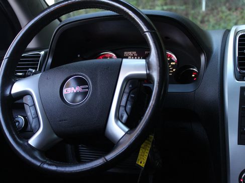 Used 2010 GMC Acadia SLE image 21