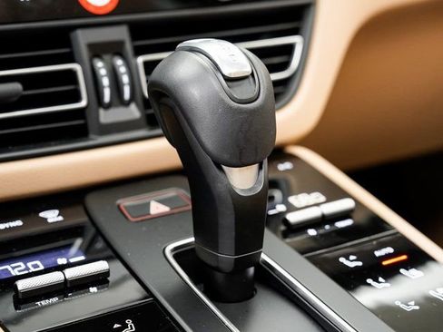 Certified 2025 Porsche Macan image 21