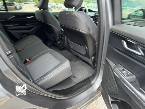 Used 2025 Jeep Grand Cherokee Laredo X w/ Luxury Tech Group I AWD/4WD image 22