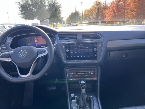 Certified 2023 Volkswagen Tiguan SE image 27