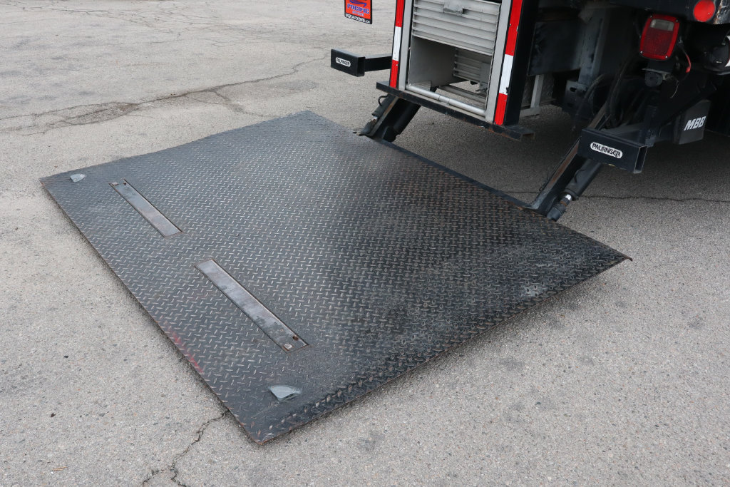 Used 2015 Ford F650 2WD Crew Cab Super Duty image 10