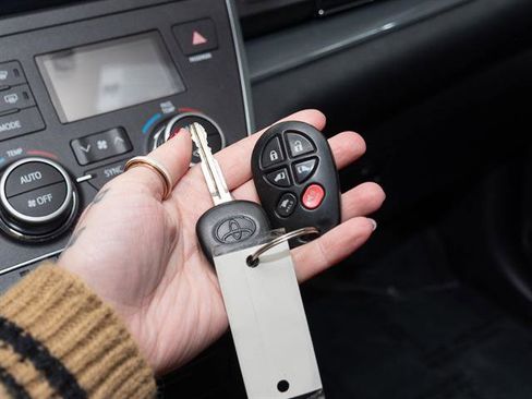 Used 2016 Toyota Sienna SE image 13