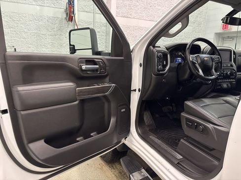 Used 2020 Chevrolet Silverado 3500 LTZ w/ LTZ Plus Package image 13