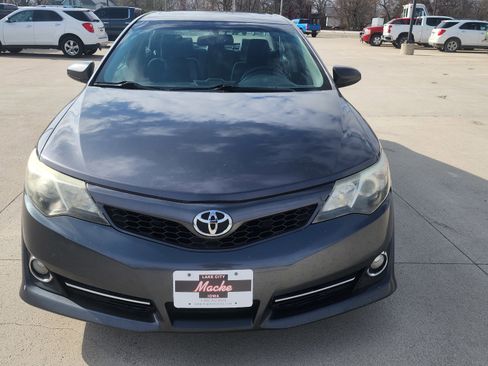 Used 2013 Toyota Camry SE w/ Leather Pkg image 2