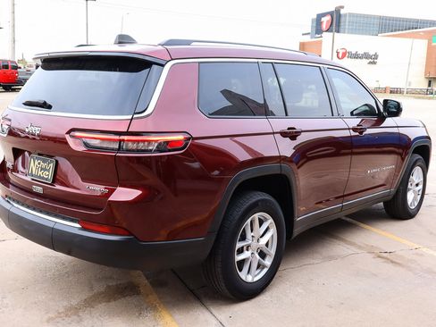 Used 2023 Jeep Grand Cherokee L Laredo image 5