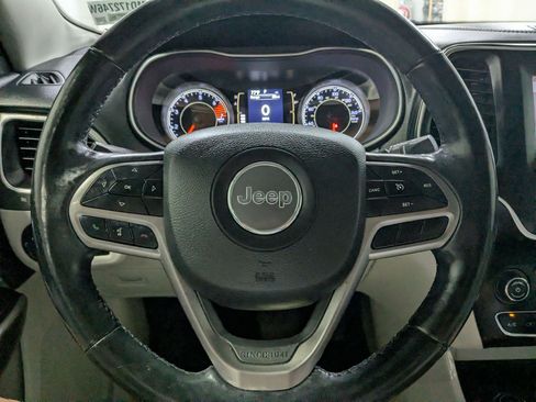 Used 2021 Jeep Cherokee Latitude Plus AWD/4WD image 13