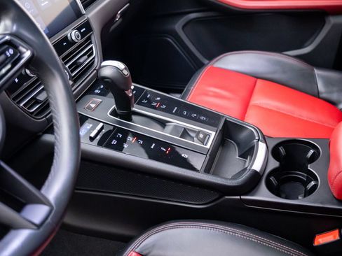 Used 2023 Porsche Macan S AWD/4WD image 11
