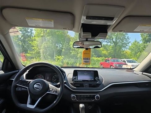Used 2022 Nissan Altima 2.5 S FWD image 11