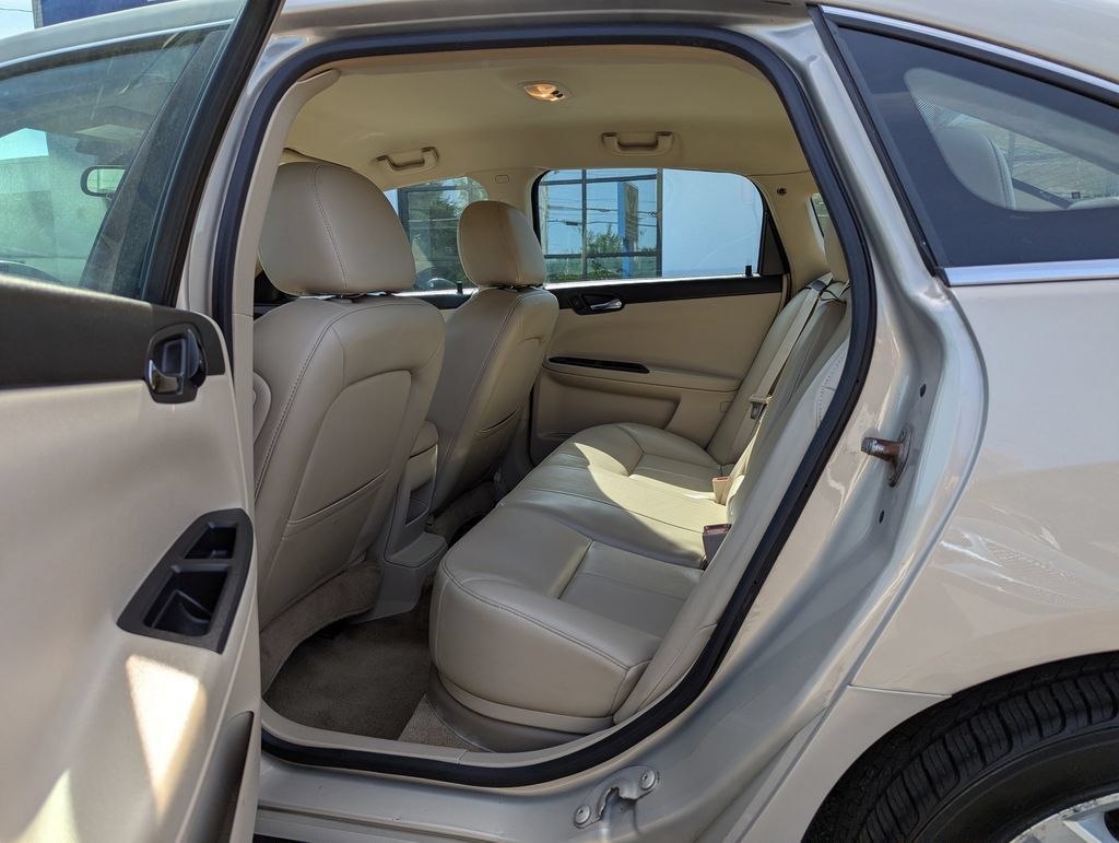 Used 2011 Chevrolet Impala LT w/ Luxury Edition Package FWD image 37