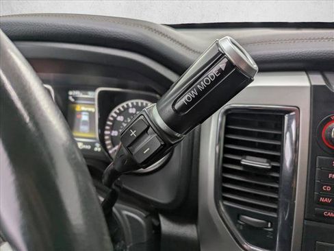 Used 2017 Nissan Titan SL image 11