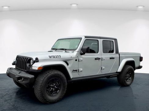 Used 2022 Jeep Gladiator Sport AWD/4WD image 2
