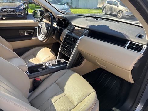 Used 2018 Land Rover Discovery Sport HSE AWD/4WD image 30