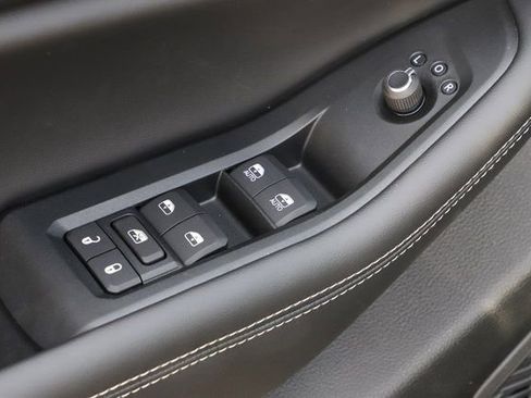 New 2025 Jeep Grand Cherokee Altitude AWD/4WD image 15