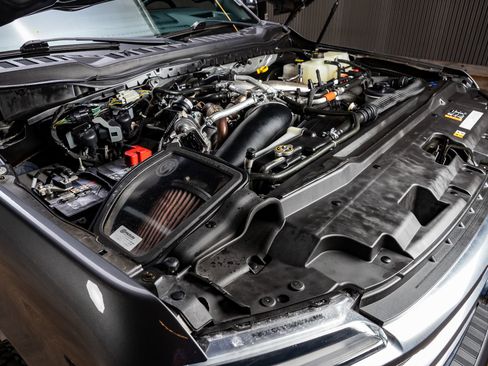 Used 2024 Ford F350 Platinum w/ FX4 Off-Road Package image 40