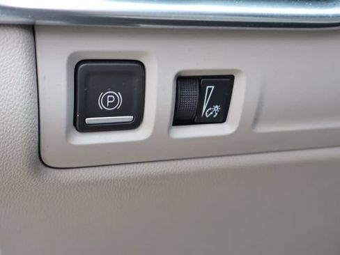 Used 2022 Cadillac XT4 Premium Luxury w/ Enhanced Visibility Package FWD image 23