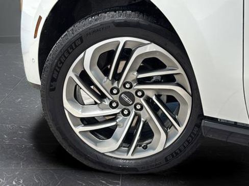 Used 2025 Lincoln Navigator Reserve AWD/4WD image 40