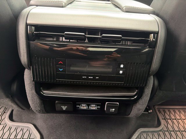 Used 2023 Jeep Wagoneer Series II AWD/4WD image 27
