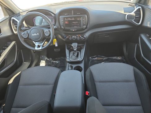 Used 2024 Kia Soul LX w/ Option Group 015 FWD image 9