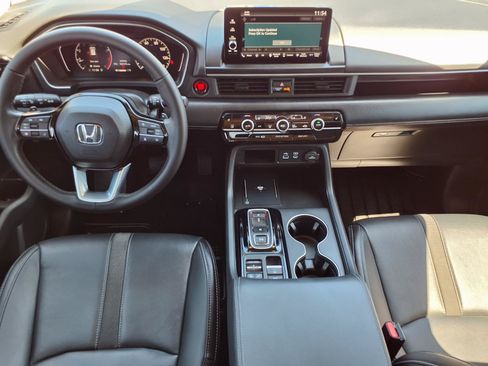 Used 2025 Honda Pilot EX-L image 5