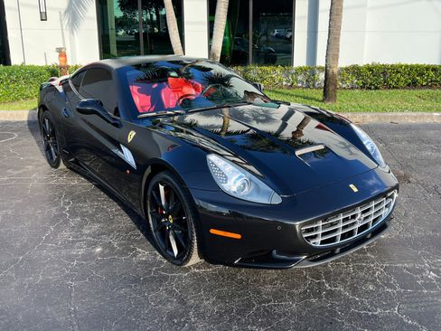 Used 2013 Ferrari California RWD image 26