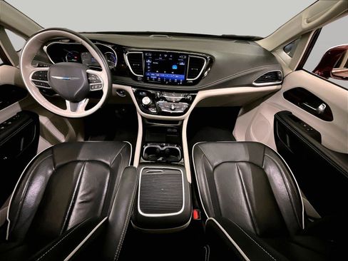 Used 2021 Chrysler Pacifica Limited FWD image 14